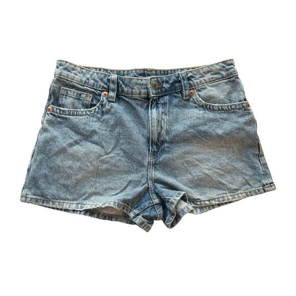 🔥4/$25 Divided H&M Women’s Blue Denim Jean Shorts Size 8 - Picture 1 of 5